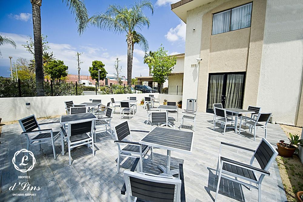 Hotel d'Lins Ontario Airport Exterior foto