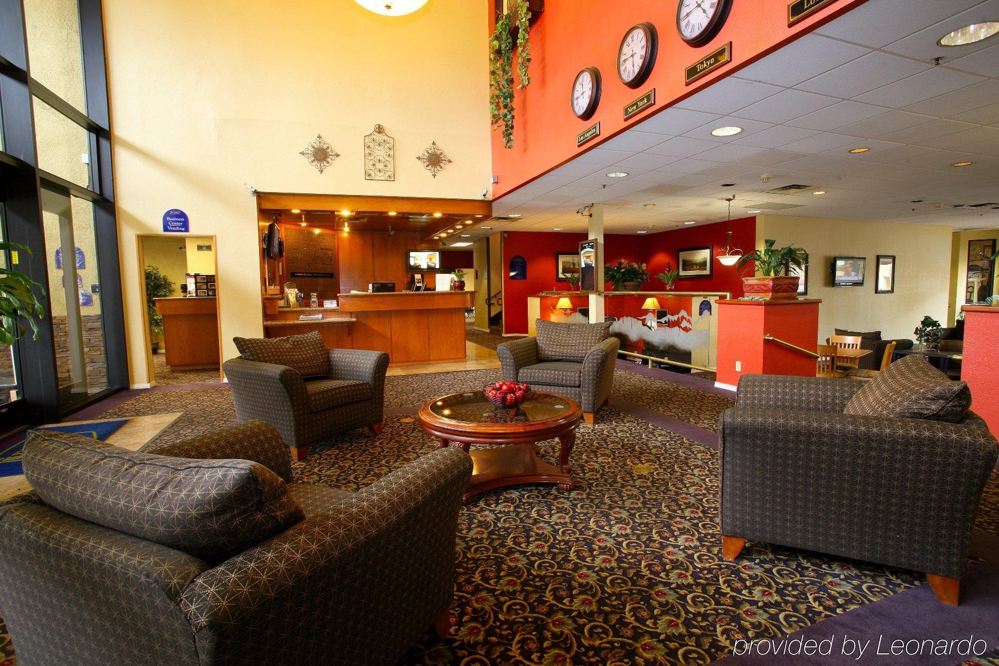 Hotel d'Lins Ontario Airport Interior foto