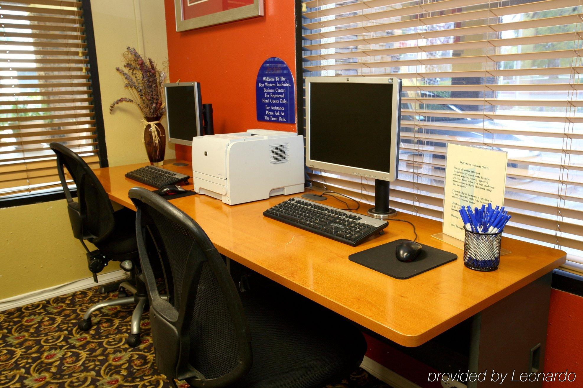 Hotel d'Lins Ontario Airport Facilidades foto