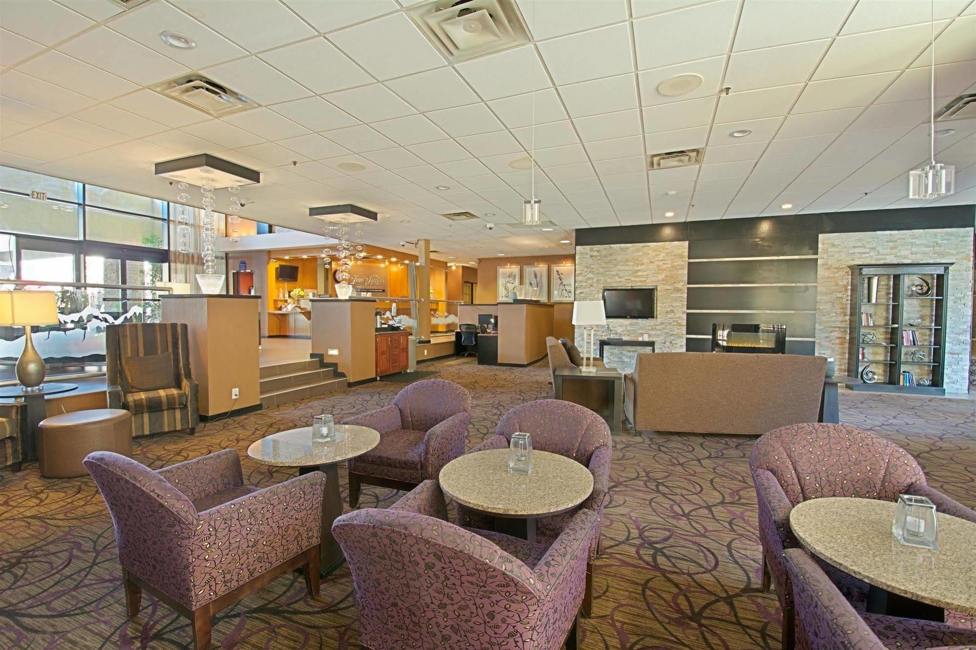Hotel d'Lins Ontario Airport Exterior foto