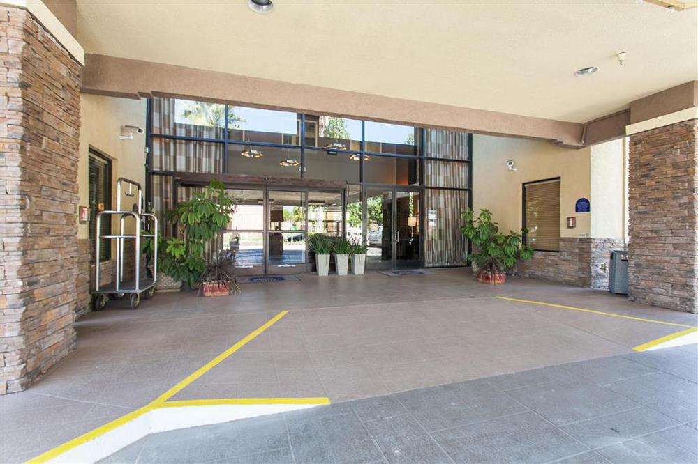 Hotel d'Lins Ontario Airport Exterior foto